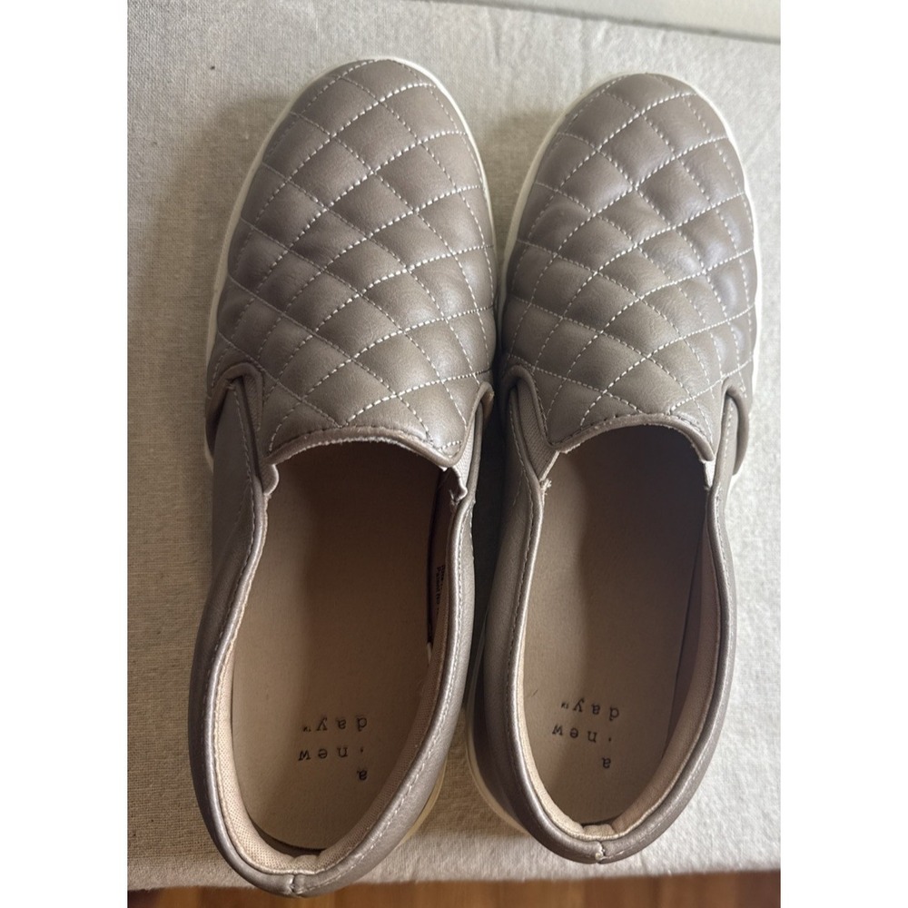 A New Day Sneaker womens Slip On Size 6.5‎ beige/taupe tennis shoe